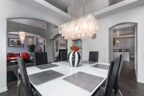 Dining - Villa Timucuan: Modern 4 Bedroom Villa With Pool (Inverness)