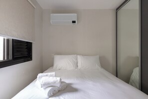 Rideaux occultants, fer et planche à repasser, Wi-Fi gratuit