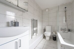 Comfort Double Room, Balcony | Bathroom | Free toiletries, hair dryer, soap, shampoo