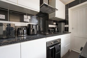 Comfort Double Room, Balcony | Private kitchen | Full-size fridge, microwave, oven, stovetop
