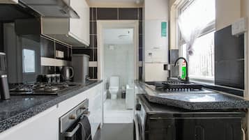 Comfort Double Room, Balcony | Private kitchen | Full-size fridge, microwave, oven, stovetop