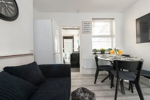 Comfort Double Room, Balcony | Living area