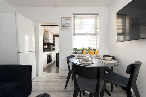 Comfort Double Room, Balcony | Living area