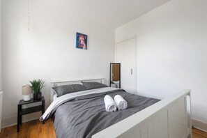 Soundproofing, free WiFi - Stylish 4BR Home WiFi FreeParking (Thornton Heath)