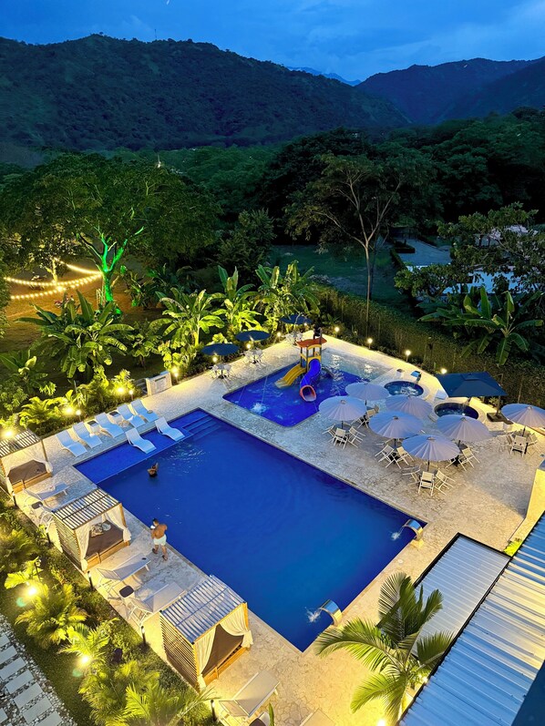 2 outdoor pools, open 9:00 AM to 10:00 PM, free cabanas, pool umbrellas - Ivanna Hotel Campestre - Santa Fe de Antioquia (Santa Fe de Antioquia)