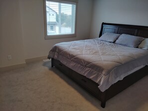 Iron/ironing board, WiFi, bed sheets - Charming 3-bedroom townhome in enchanting Idaho Falls with central air and heat. (Idaho Falls)