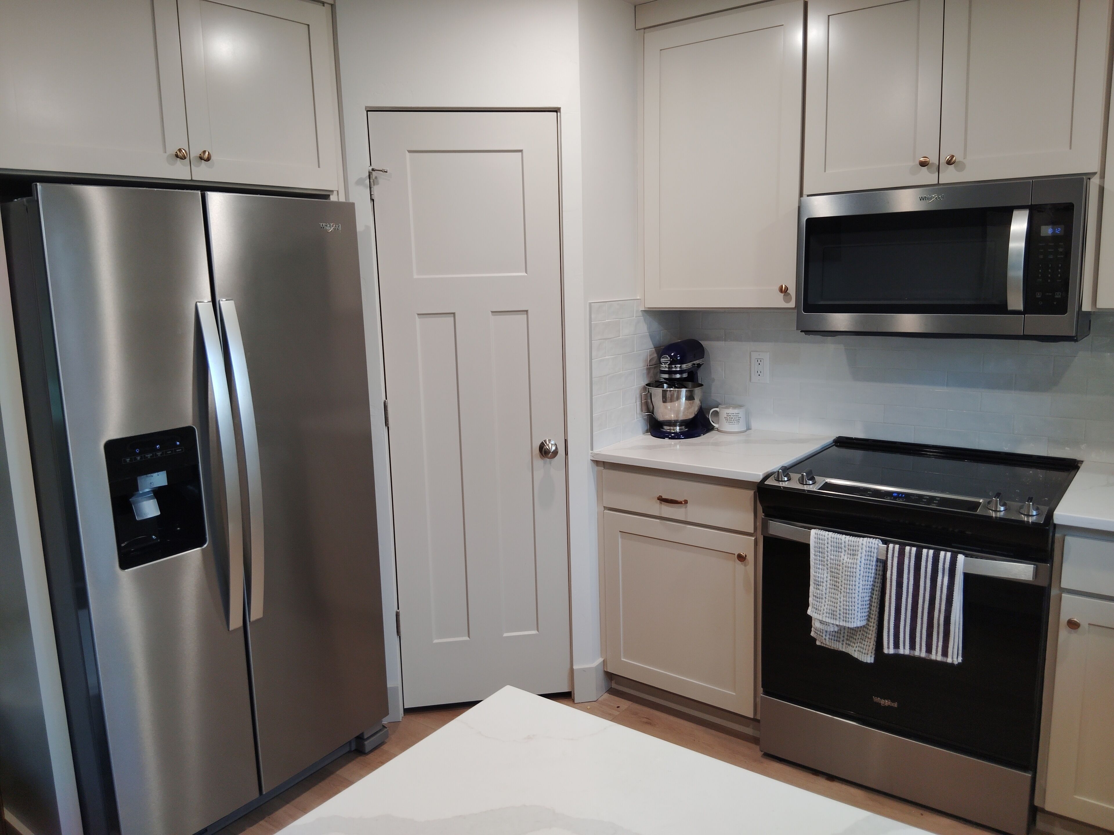 Microondas, horno, parrilla de estufa y lavavajillas 