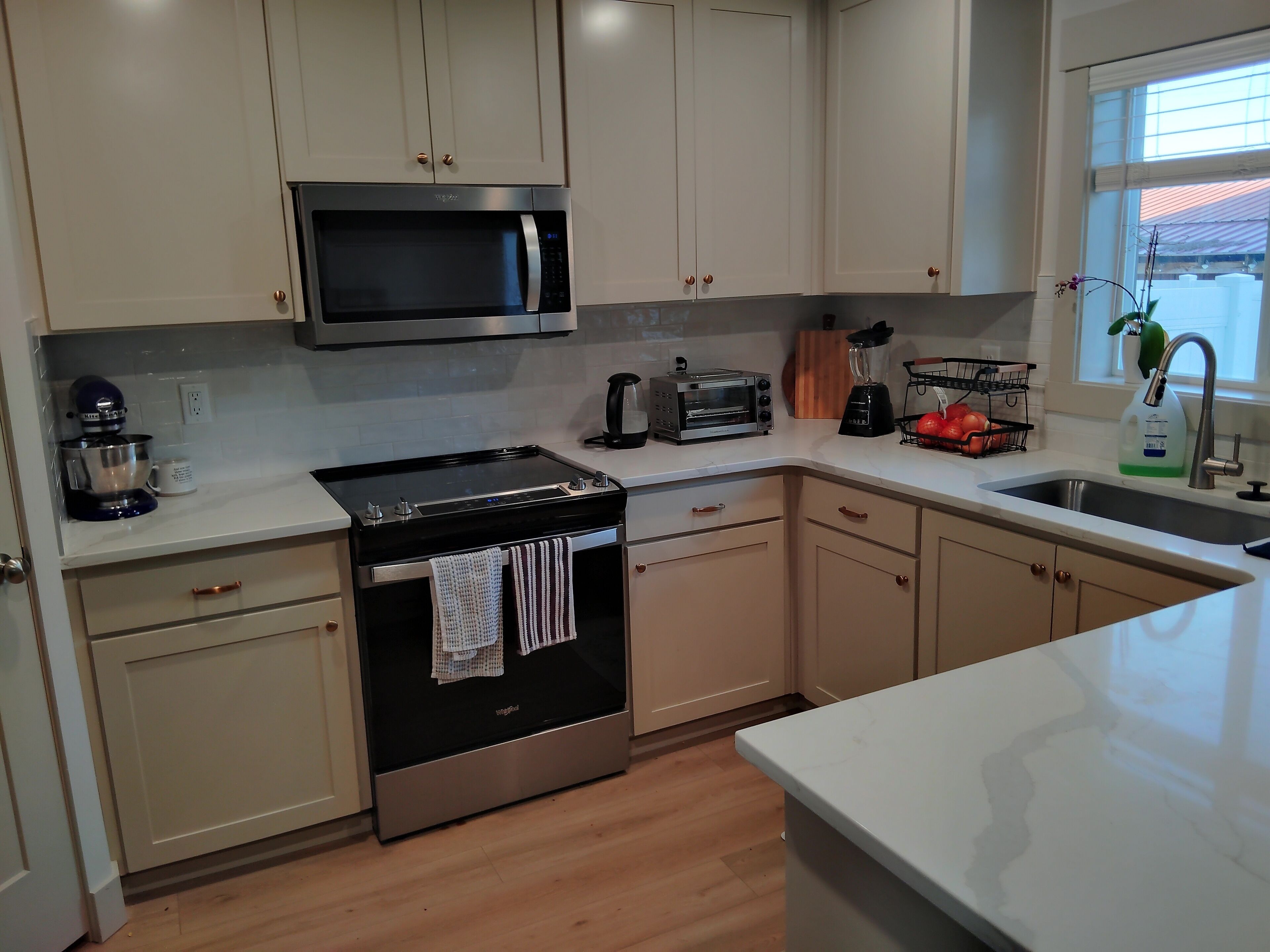 Mikrowelle, Ofen, Herdplatte, Geschirrspüler