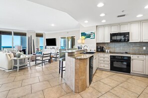 Private kitchen - Portofino Island Resort 4-704 (Pensacola Beach)