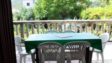 Apartment (Comfort Two Bedroom Apartment with Te) | Balcony