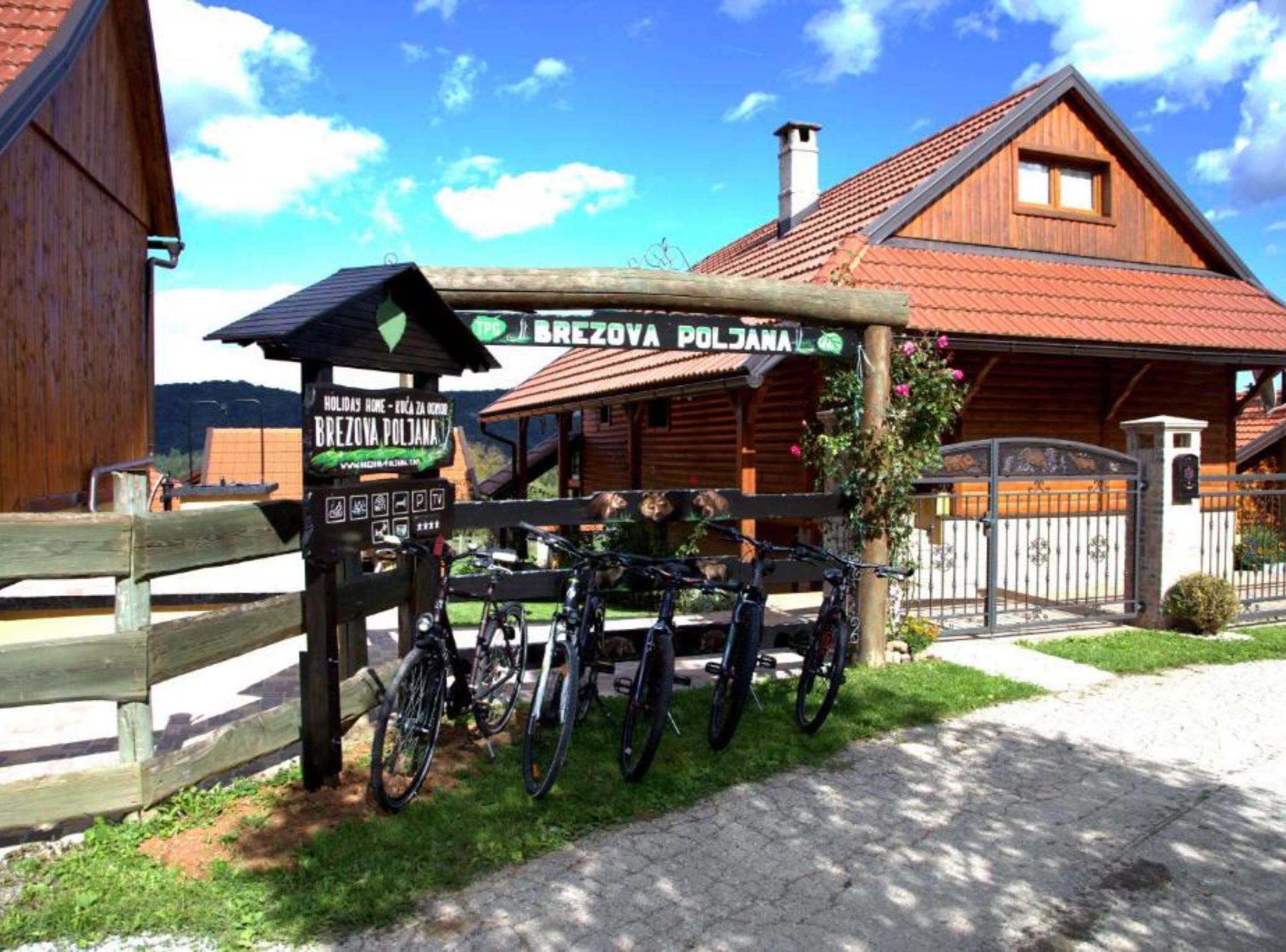 Rumah (Five Bedroom Holiday Home) | Eksterior