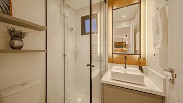 Huoneisto | Kylpyhuone | Pyyhkeet, saippua, sampoo, vessapaperi