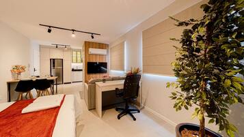 Studio | Laptopgeeigneter Arbeitsplatz, kostenloses WLAN