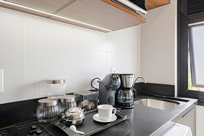 Apartment | Private kitchen | Fridge, microwave, stovetop, cookware/dishes/utensils - Mingus Residencial Flipchave MIN000 (Joinville)