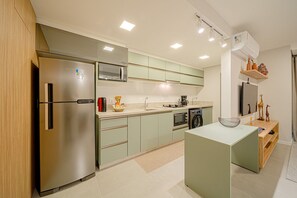 Leilighet | Eget kjøkken | Kjøleskap, mikrobølgeovn, kokeplater og kjøkkenutstyr