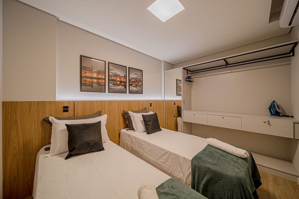 基础公寓 | 笔记本电脑工作区、免费 WiFi