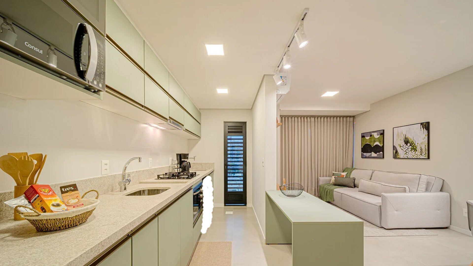 Apartamento | Cocina privada | Frigorífico, microondas, placa de cocina y utensilios de cocina