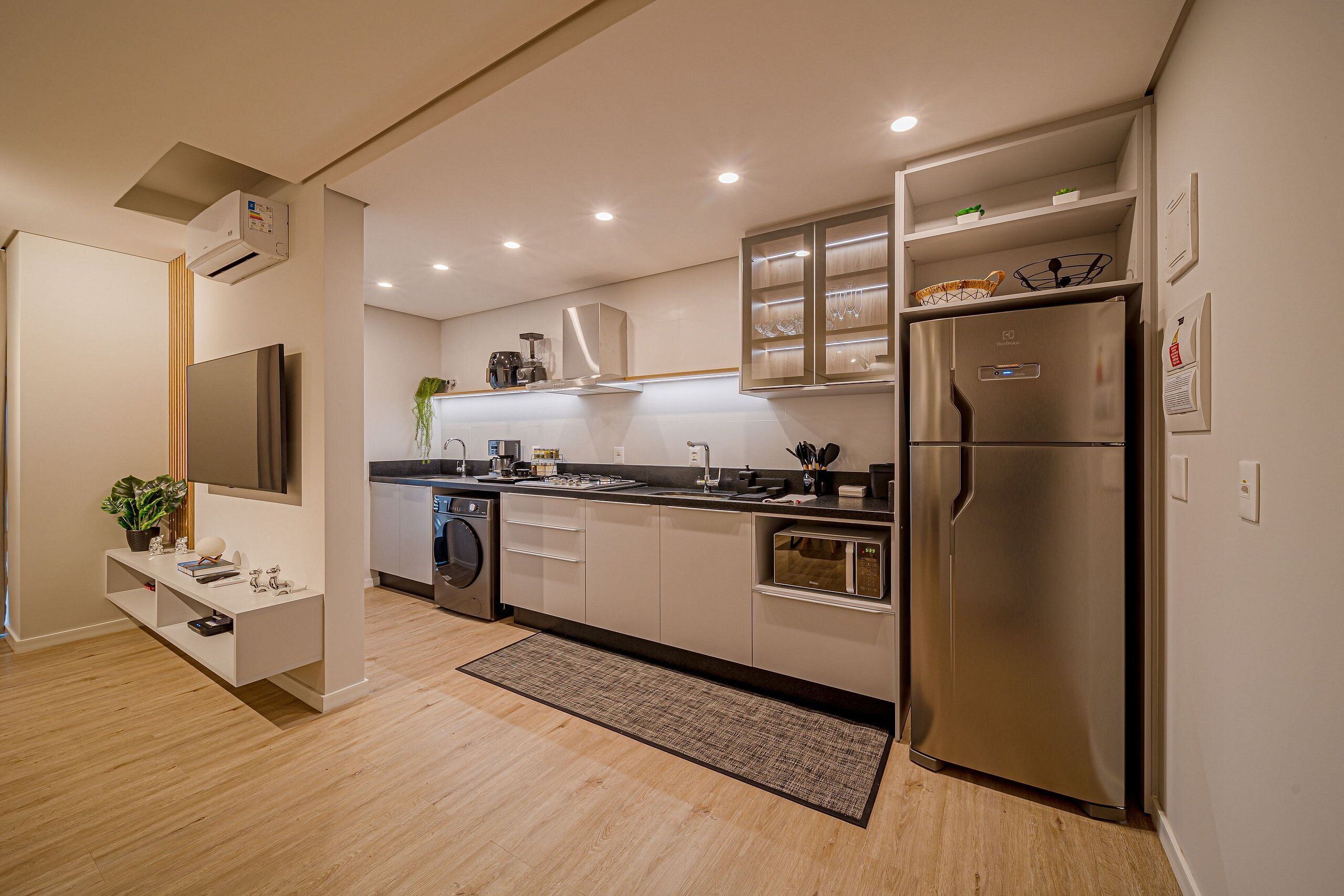 Basic-Apartment | Eigene Küche | Kühlschrank, Mikrowelle, Herdplatte, Kochgeschirr/Geschirr/Besteck