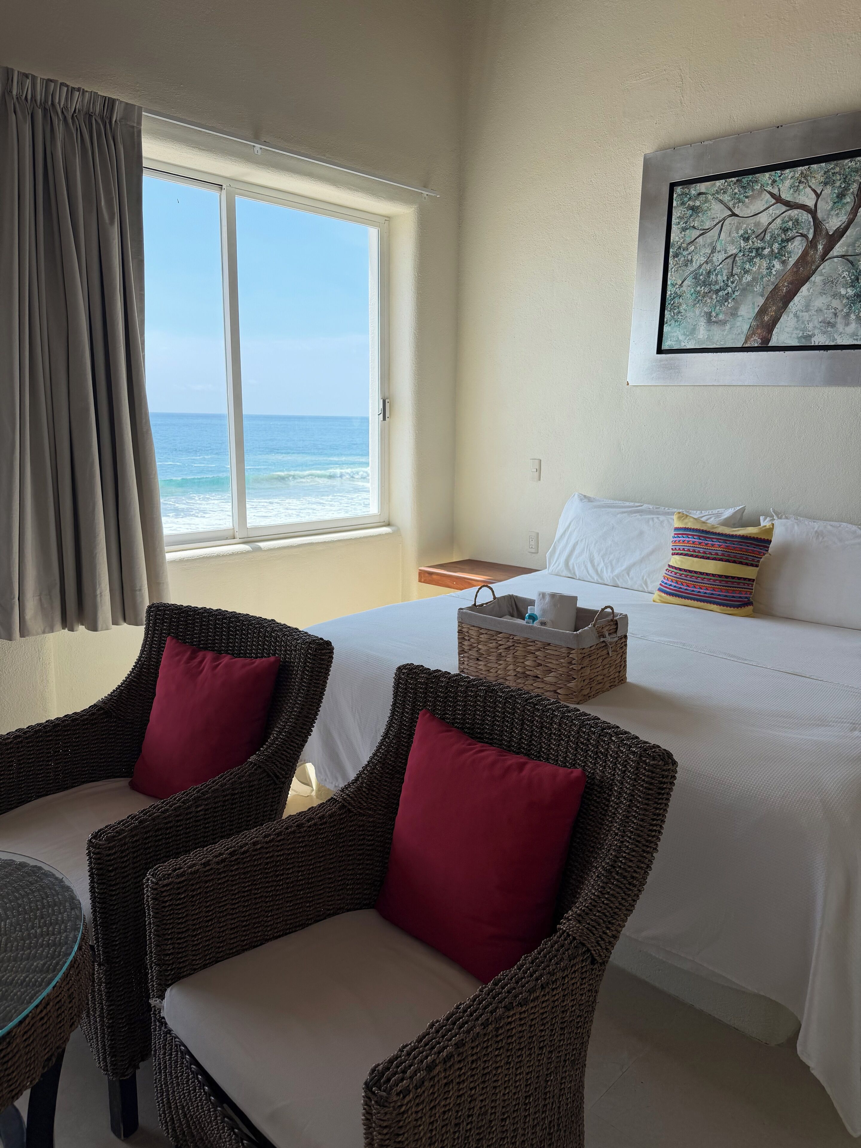 スーペリア スイート バルコニー シービュー | セーフティボックス (室内)、遮光カーテン、WiFi (無料)、ベッドシーツ