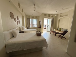 Zweibettzimmer, Balkon, eingeschränkter Meerblick | Zimmersafe, Verdunkelungsvorhänge, kostenloses WLAN, Bettwäsche