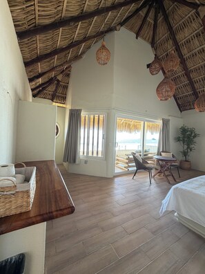 Kamar Twin Deluks, balkon, pemandangan laut | Brankas, tirai kedap cahaya, Wi-Fi gratis, dan seprai linen