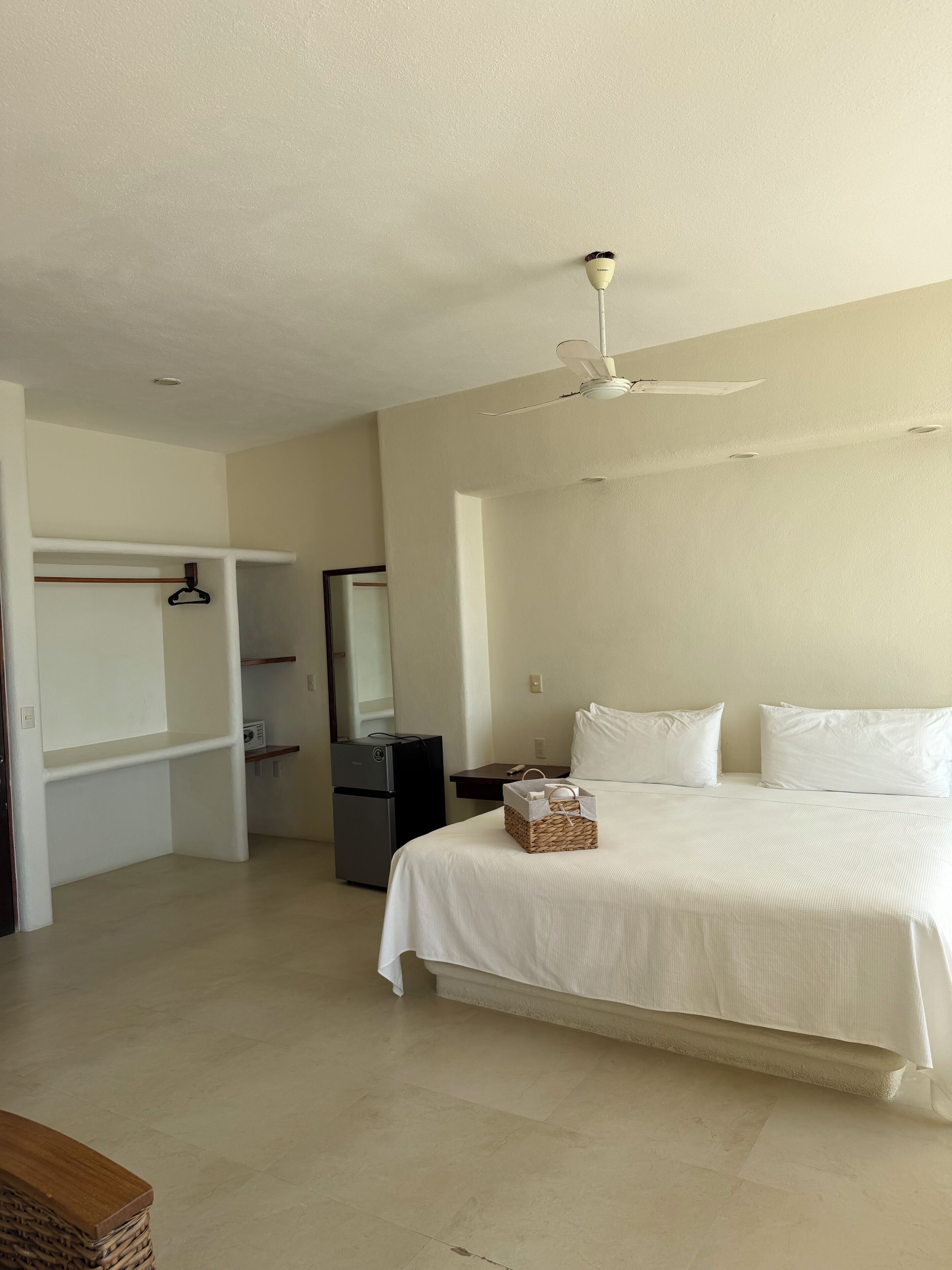 Suite Deluxe, balcon, vue mer | Coffres-forts dans les chambres, rideaux occultants, Wi-Fi gratuit