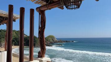 Suite superior, balcón, vista al mar | Terraza o patio