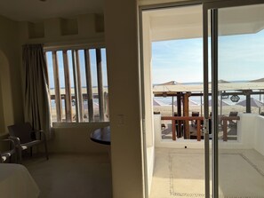 Zweibettzimmer, Balkon, eingeschränkter Meerblick | Zimmersafe, Verdunkelungsvorhänge, kostenloses WLAN, Bettwäsche