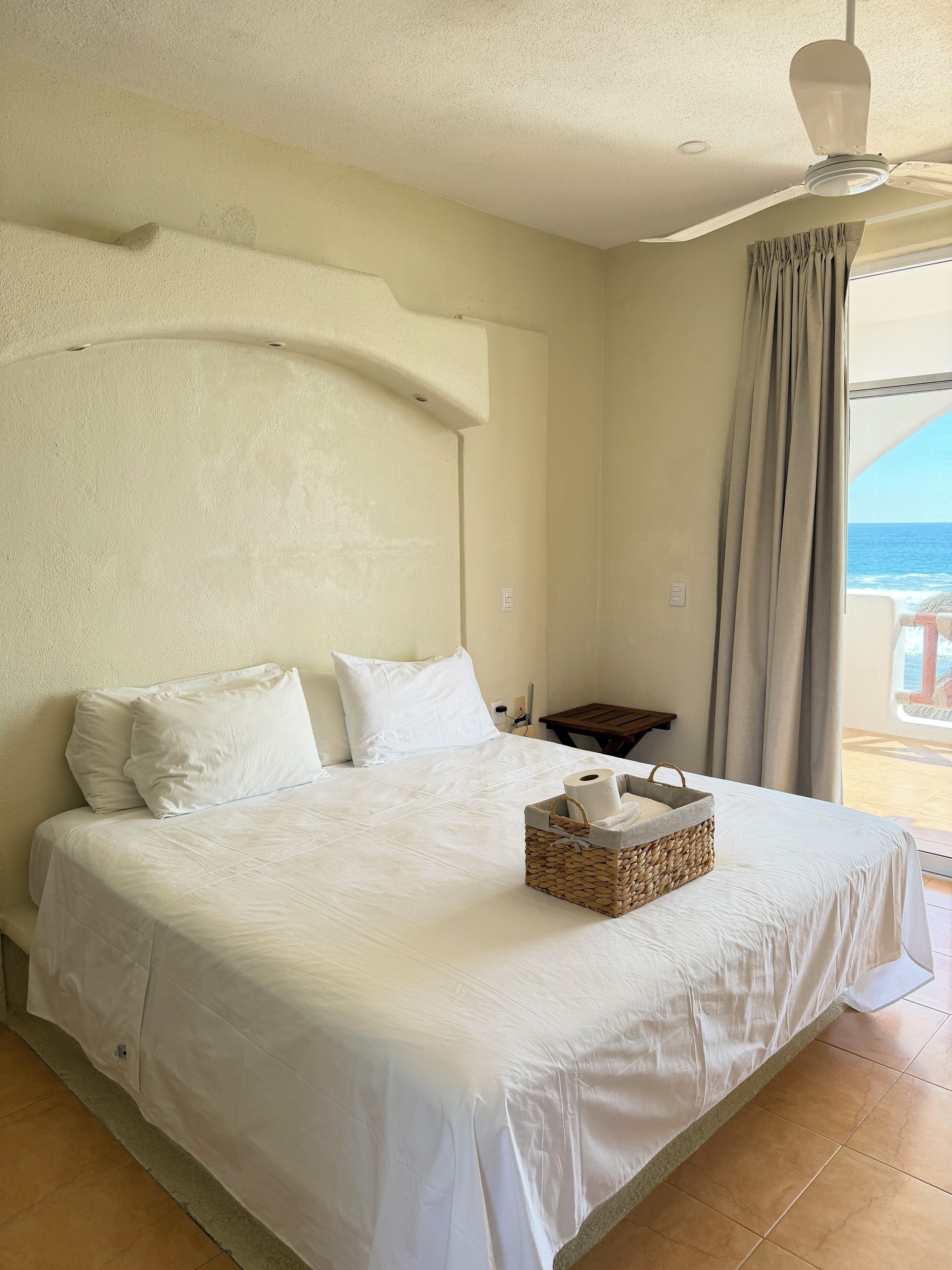 Chambre Classique, balcon, vue mer | Coffres-forts dans les chambres, rideaux occultants, Wi-Fi gratuit