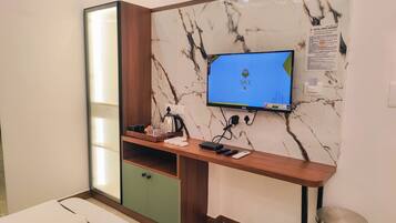 Deluxe Double Room, City View | Desk, free WiFi