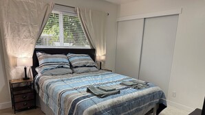A bedroom with a bed, bedside tables, a lamp, and a window with curtains. - 3-bedroom house in beautiful Citrus Heights (Citrus Heights)