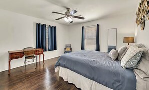 Iron/ironing board, Internet, bed sheets