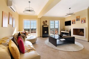 Televisión, chimenea