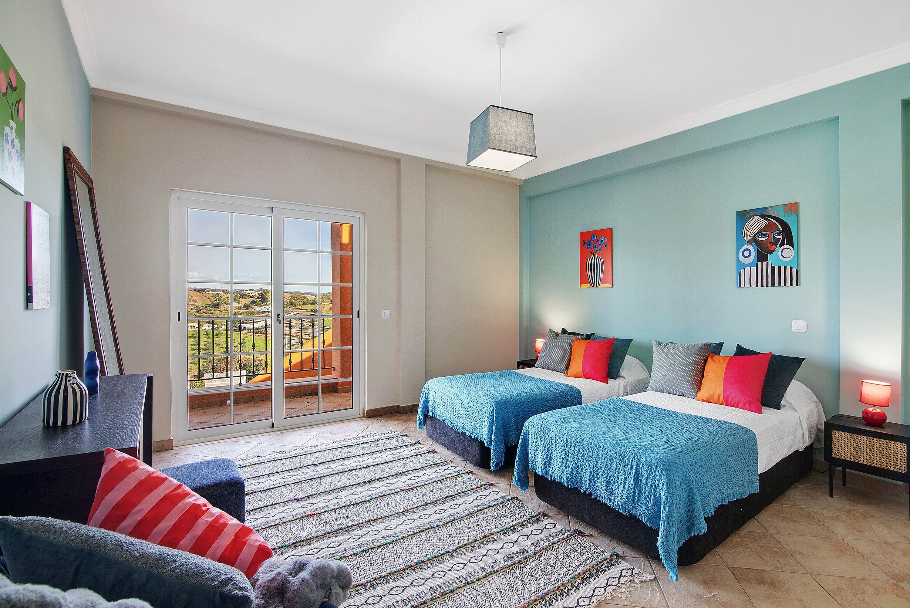 4 chambres, fer et planche à repasser, Wi-Fi, draps fournis