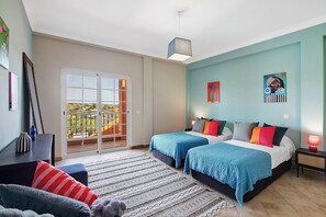 4 عدّة غرف نوم ومكواة/لوح كي وواي فاي وملاءات أسرّة