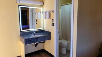 Bathtub, free toiletries, towels, soap