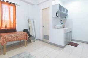 Room - MCP Transient near NAIA (Pasay)