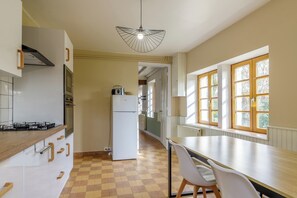 Refrigerador, microondas, horno y lavavajillas 