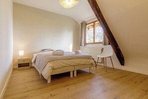 2 chambres, fer et planche à repasser, draps fournis