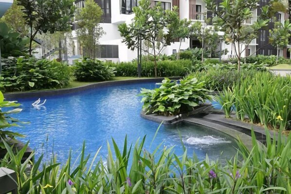 Kolam renang terbuka