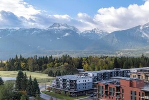 Exterior - Tu Casa - 2 Bedroom Condo with Private Hot tub (Revelstoke)