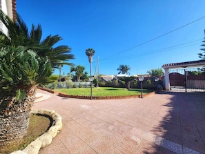 Property grounds - A charming villa near the beach and perfect base to explore beautiful cities (Sicilia)