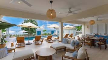 Vila, vista para o oceano | Terraço/pátio