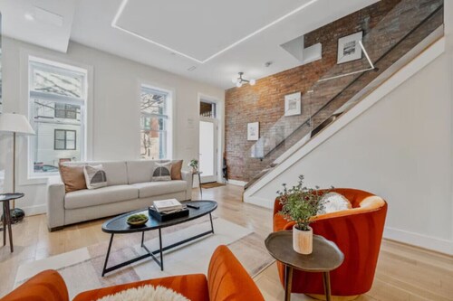 Sleeps 12! Downtown-Entire home w/rooftop