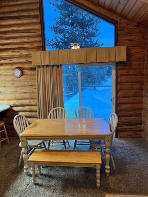 Dining - Cozy mountain 3 bed retreat in Driggs (Driggs)