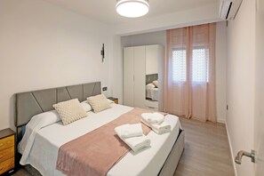3 bedrooms, iron/ironing board, travel cot, free WiFi