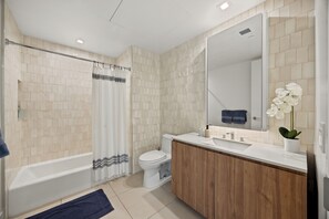 تجهيزات دش، مجففات شعر، مناشف، صابون