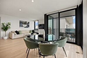 Smart TV - Pearl Coast' One Acre Rooftop Pool Gym Sauna Walk To Santa Monica Beach and Pier (Santa Monica)