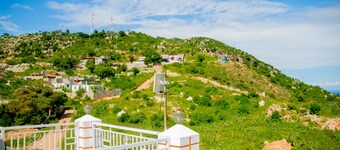 Cozy charming Hotel in Vigie Mountain area Cap-Haitien with fitness room, AC