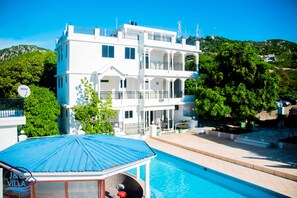 المنشأة من الخارج